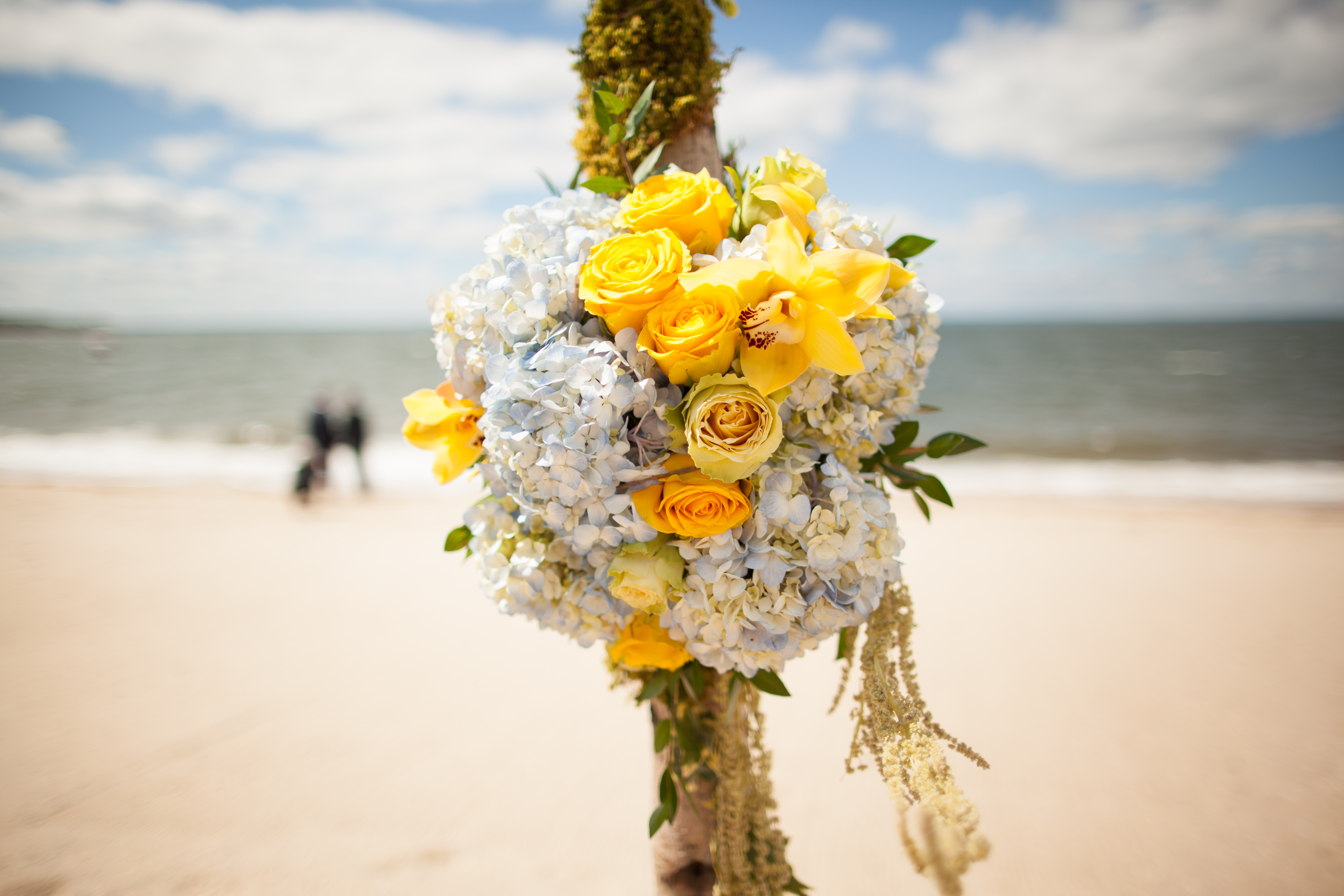 art-of-perfection-event-design-luxury-destination-wedding-planner-italy-yellow-white-flower